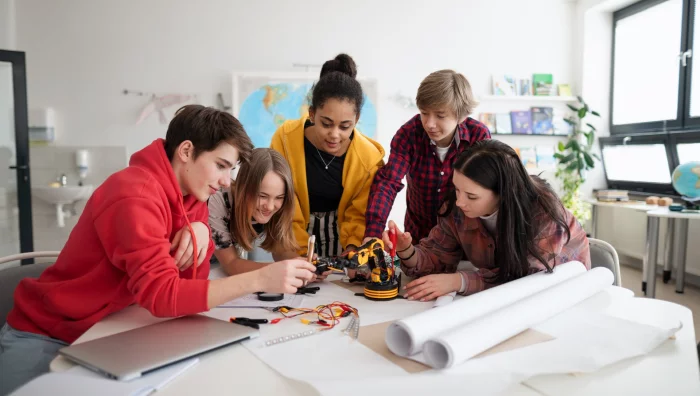 Écoles d’ingénieurs : Que choisir entre post-bac et post-prépa ?