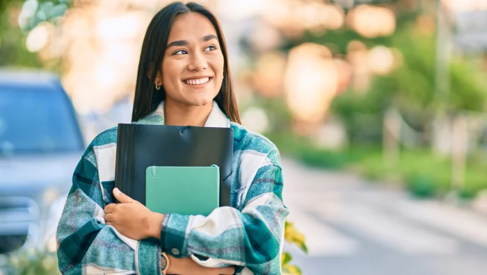 Emlyon et UCL lancent un double diplôme en biopharma dès 2025