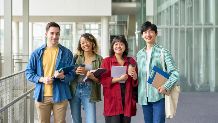 Refus Parcoursup : quelles alternatives à l’étranger ?