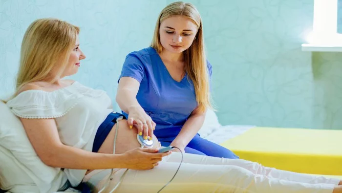 La formation pour devenir sage-femme attire de moins en moins d’étudiants