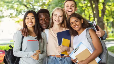 L’EM Normandie soutient Wi-Filles pour les adolescentes en numérique